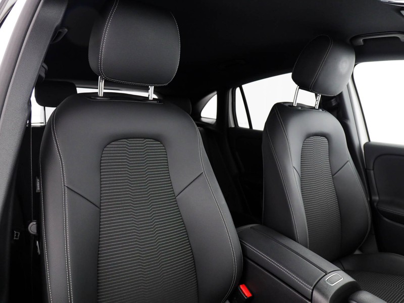 Mercedes GLA 200 d sport plus auto diesel bianco