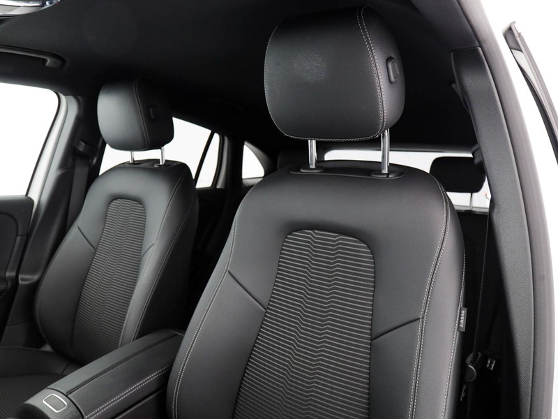 Mercedes GLA 200 d sport plus auto diesel bianco