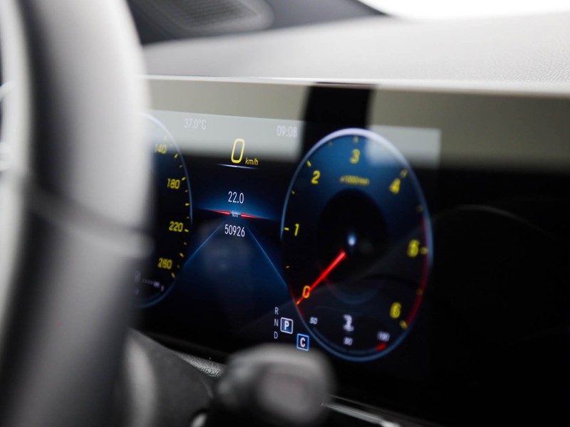 Mercedes GLA 200 d sport plus auto diesel bianco