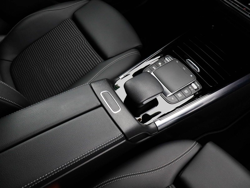 Mercedes GLA 200 d sport plus auto diesel bianco