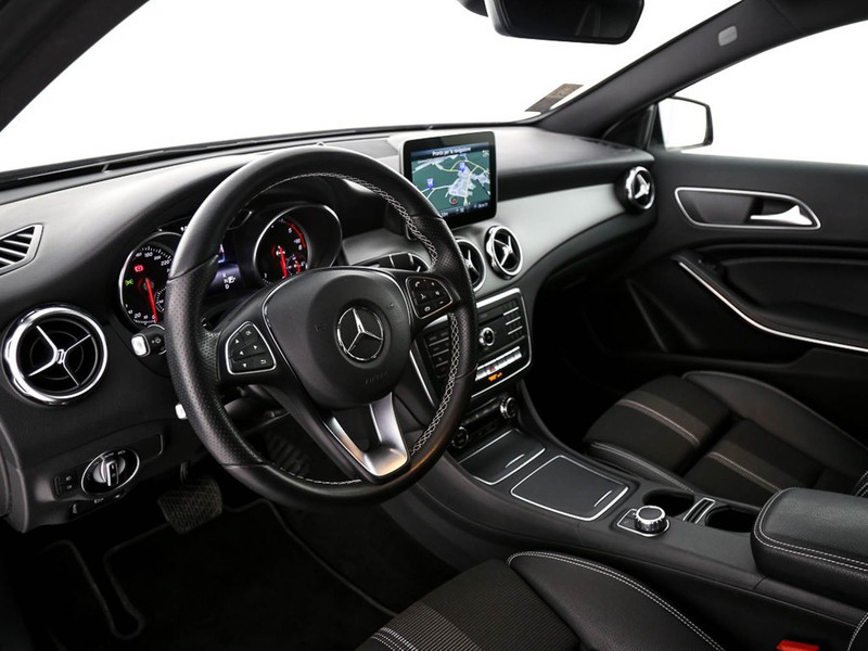 Mercedes GLA 180 d sport auto diesel bianco