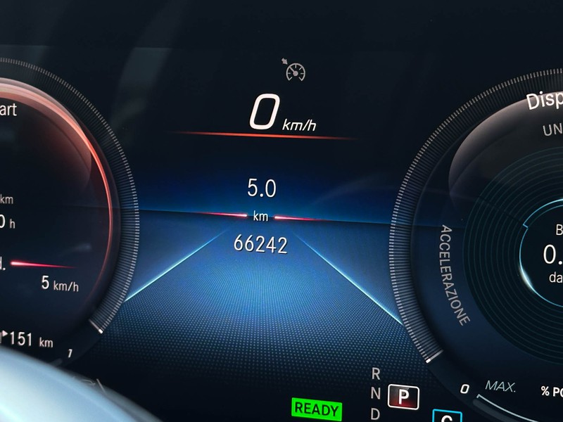 Mercedes EQA 250 premium elettrica grigio