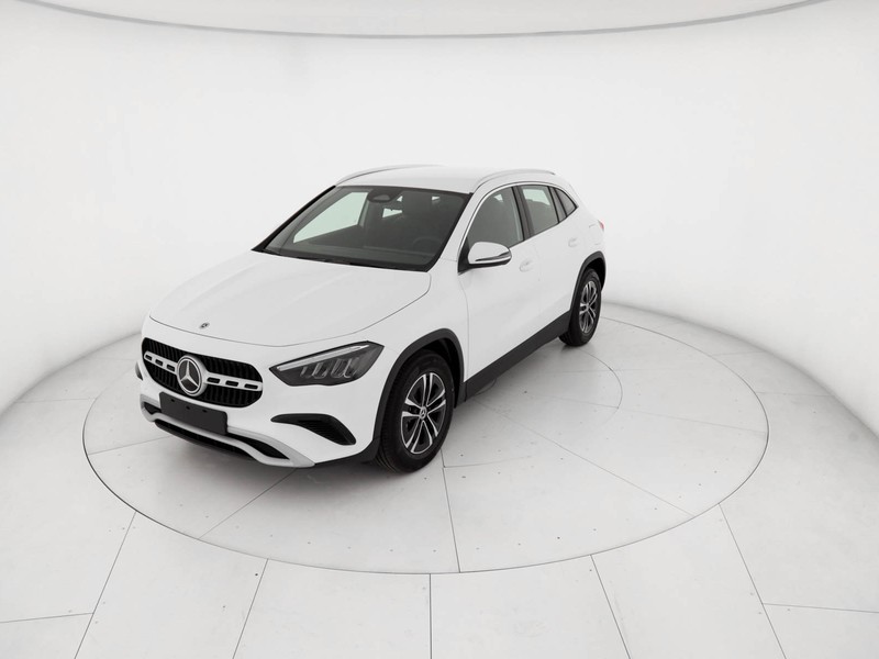 Mercedes GLA 180 executive auto benzina bianco