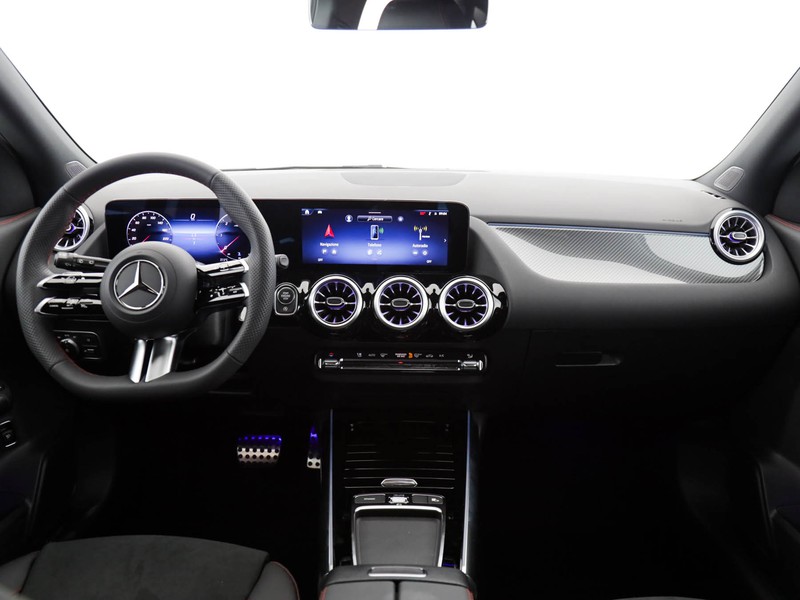 Mercedes GLA 180 d amg line advanced plus auto diesel bianco