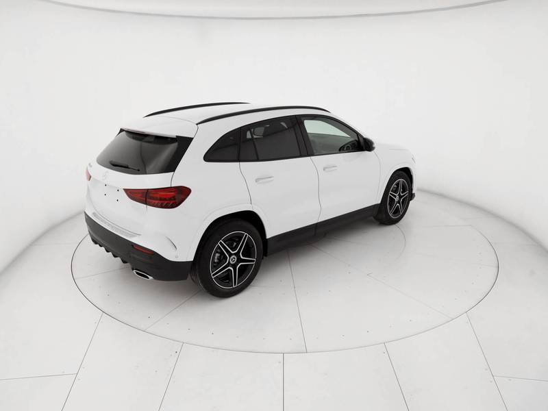 Mercedes GLA 180 amg line advanced plus auto benzina bianco