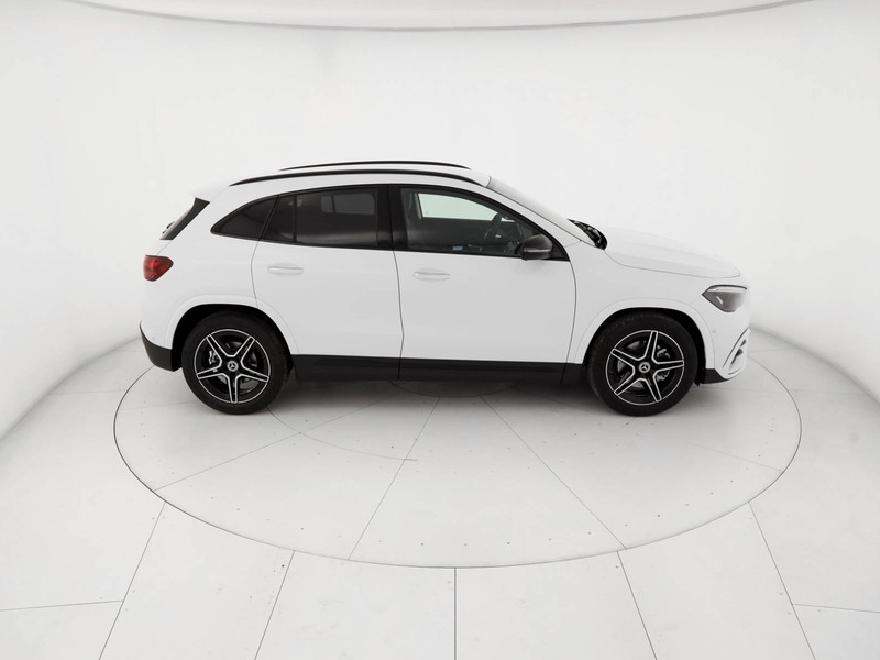 Mercedes GLA 180 amg line advanced plus auto benzina bianco