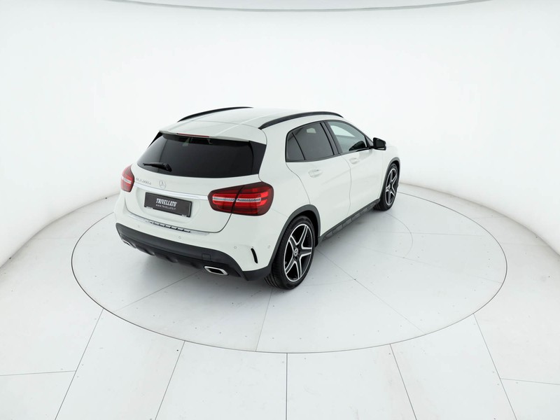 Mercedes GLA 200 d premium auto