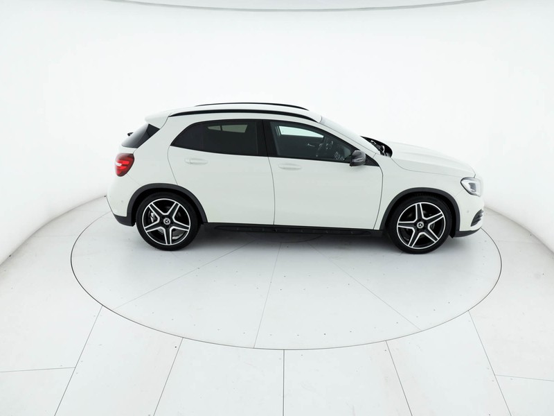 Mercedes GLA 200 d premium auto