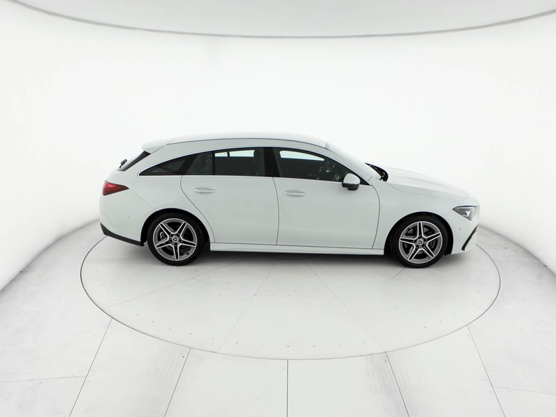 Mercedes CLA Shooting Brake  220 d amg line premium auto diesel bianco