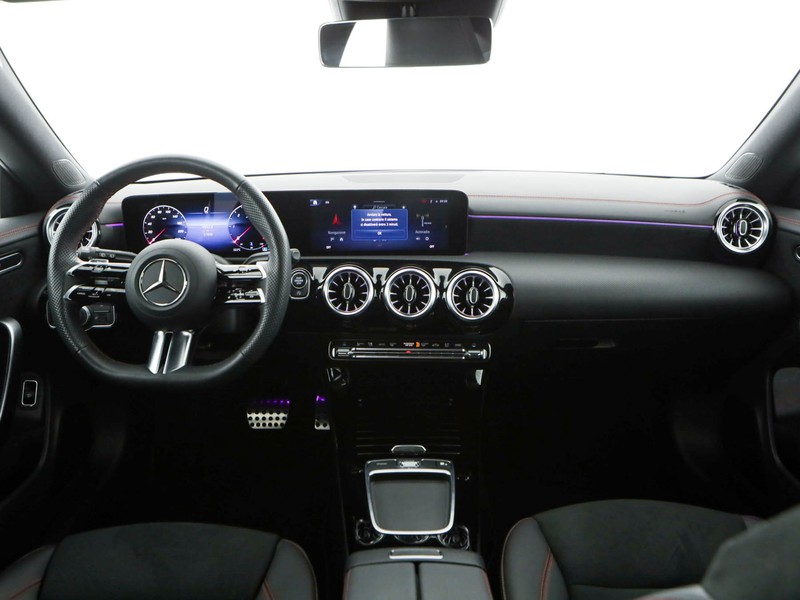 Mercedes CLA Shooting Brake  220 d amg line premium auto diesel bianco
