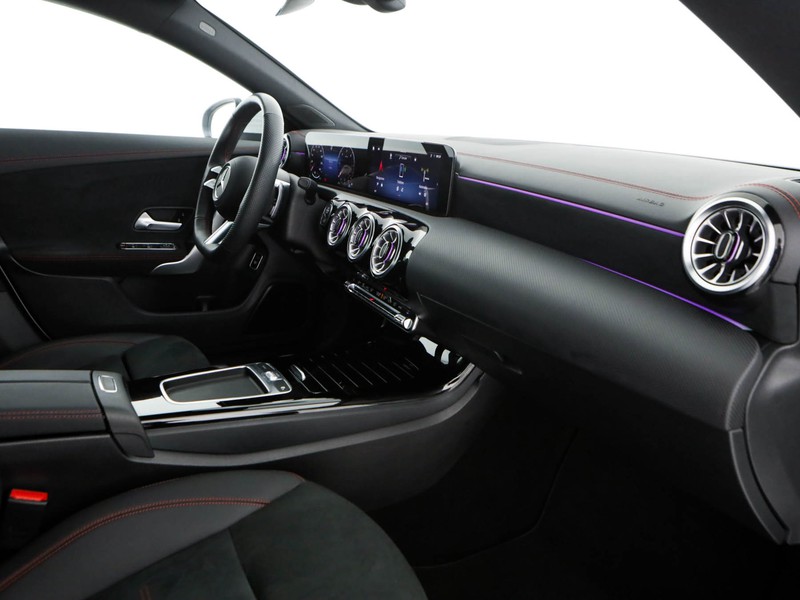 Mercedes CLA Shooting Brake  220 d amg line premium auto diesel bianco