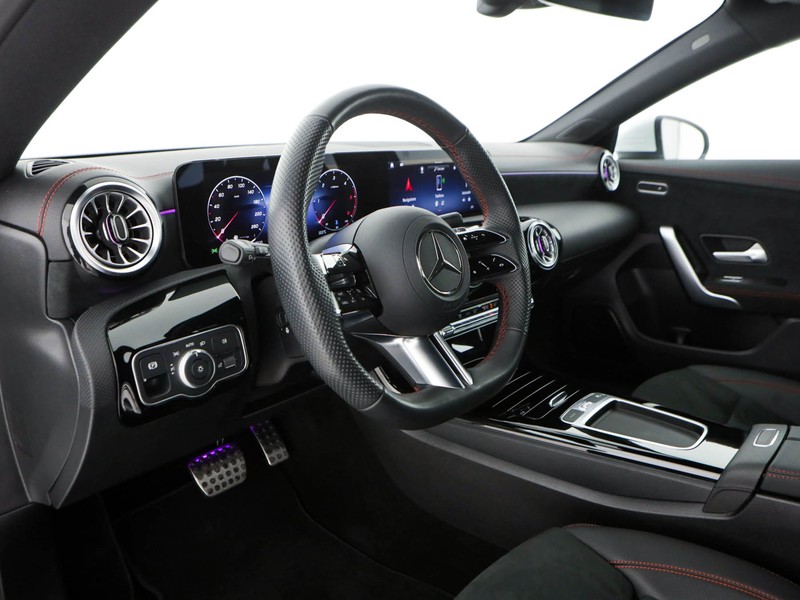 Mercedes CLA Shooting Brake  220 d amg line premium auto diesel bianco