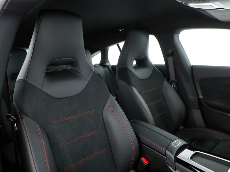 Mercedes CLA Shooting Brake  220 d amg line premium auto diesel bianco