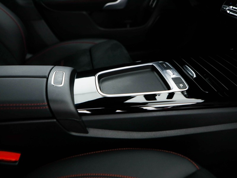 Mercedes CLA Shooting Brake  220 d amg line premium auto diesel bianco
