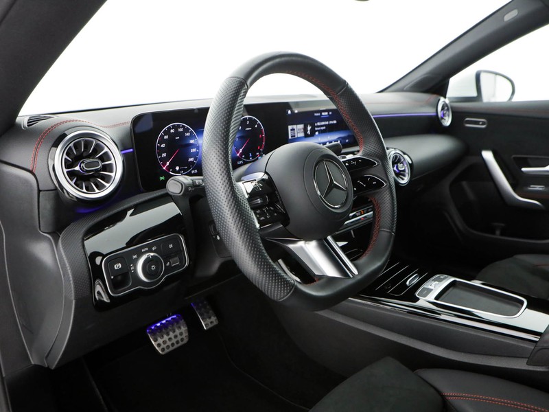 Mercedes CLA Shooting Brake  200 d amg line advanced plus auto diesel bianco