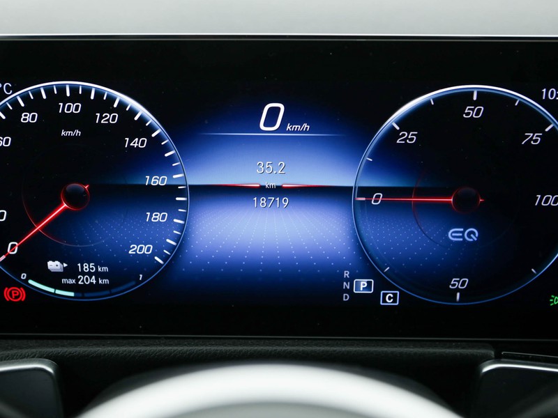 Mercedes EQB 250+ sport elettrica nero