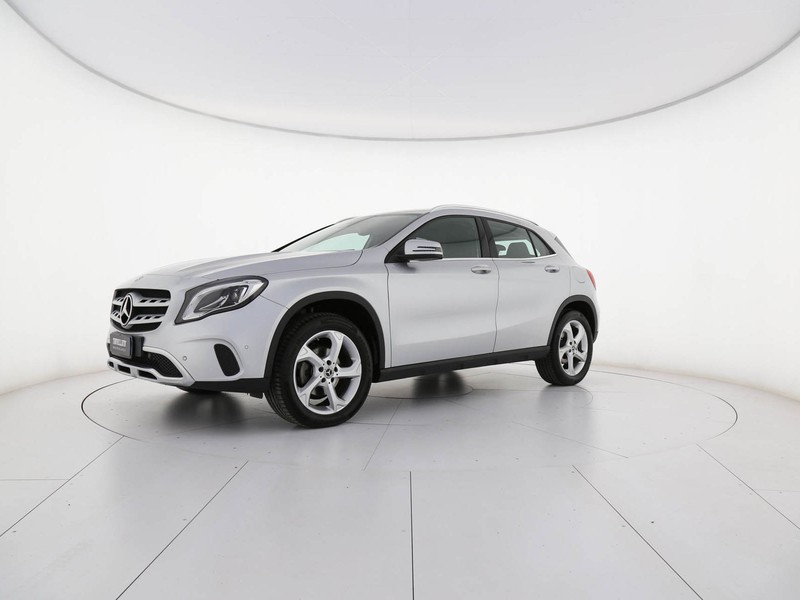 Mercedes GLA 200 d sport auto diesel argento
