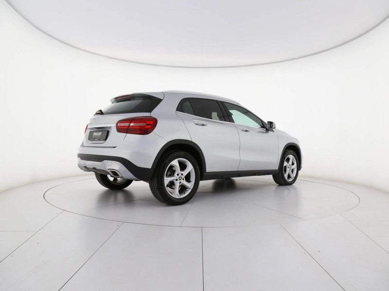 Mercedes GLA 200 d sport auto diesel argento