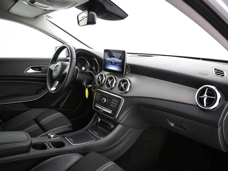 Mercedes GLA 200 d sport auto diesel argento