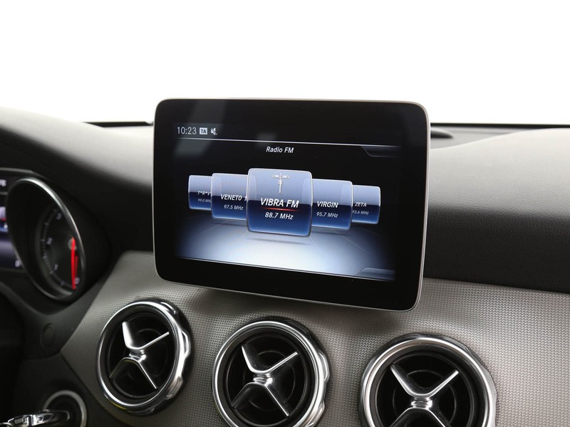 Mercedes GLA 200 d sport auto diesel argento