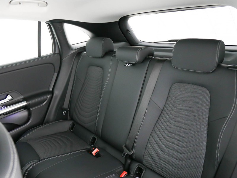 Mercedes GLA 180 d progressive advanced plus auto