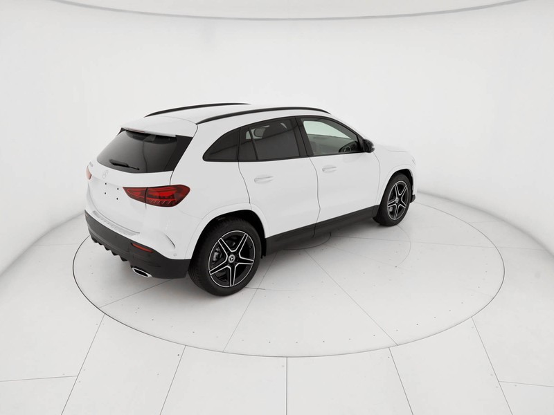 Mercedes GLA 180  d Automatic diesel bianco
