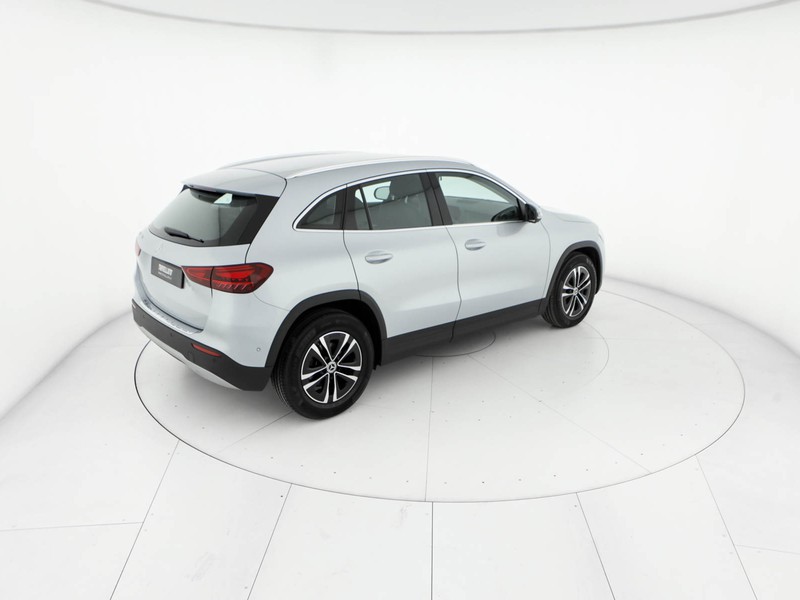 Mercedes GLA 180 d advanced auto