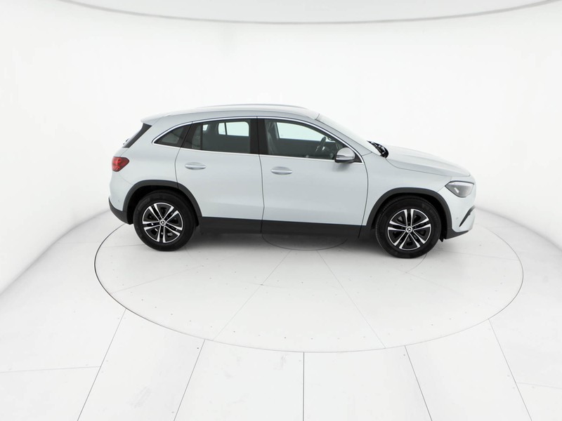 Mercedes GLA 180 d advanced auto