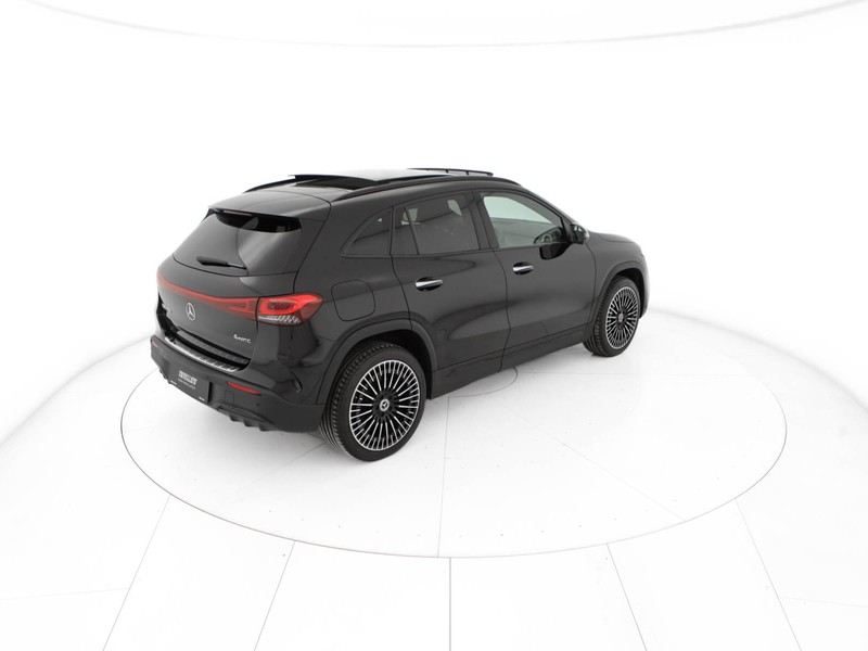 Mercedes EQA 300 Premium Plus 4matic elettrica nero