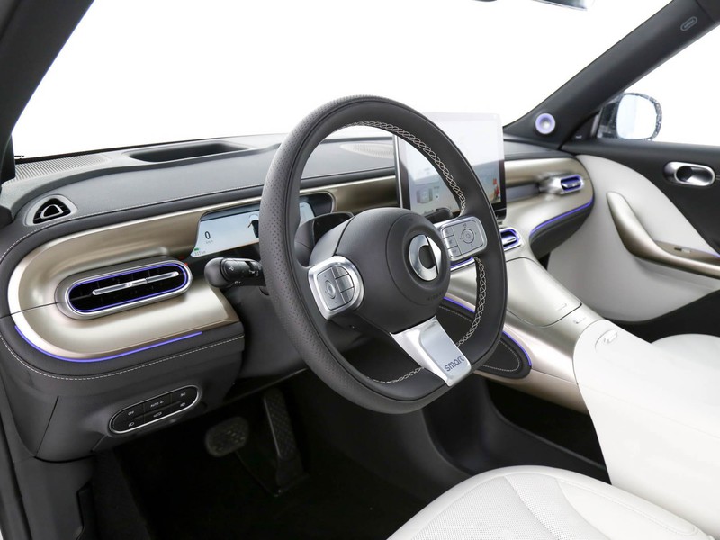 Smart #1 launch edition elettrica bianco
