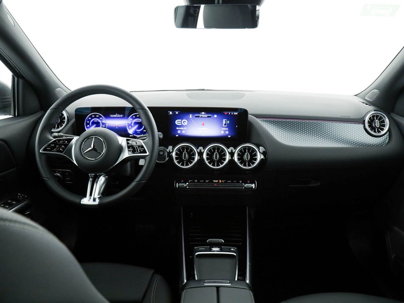 Mercedes EQA 300 4MATIC  grigio