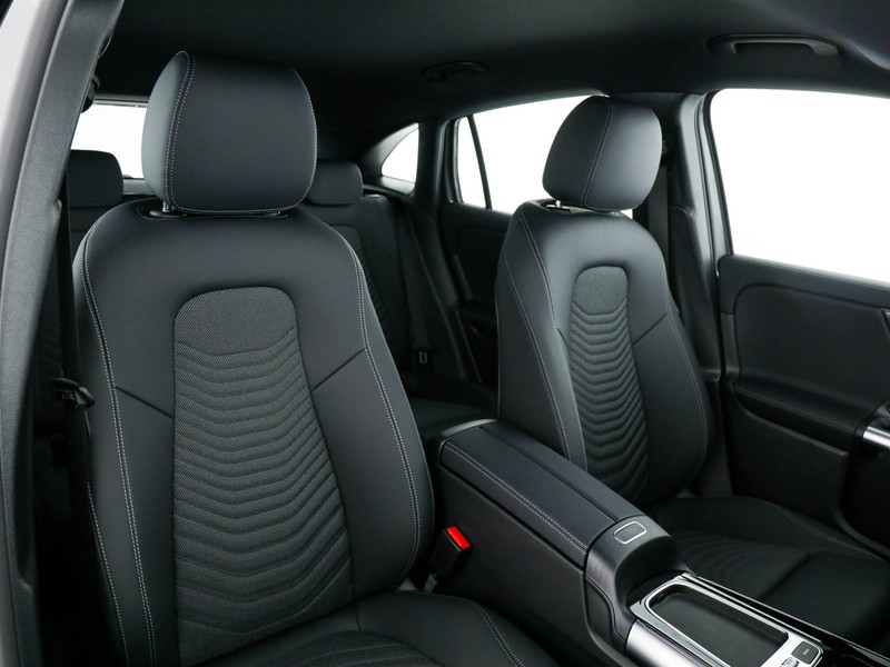 Mercedes EQA 300 4MATIC  grigio