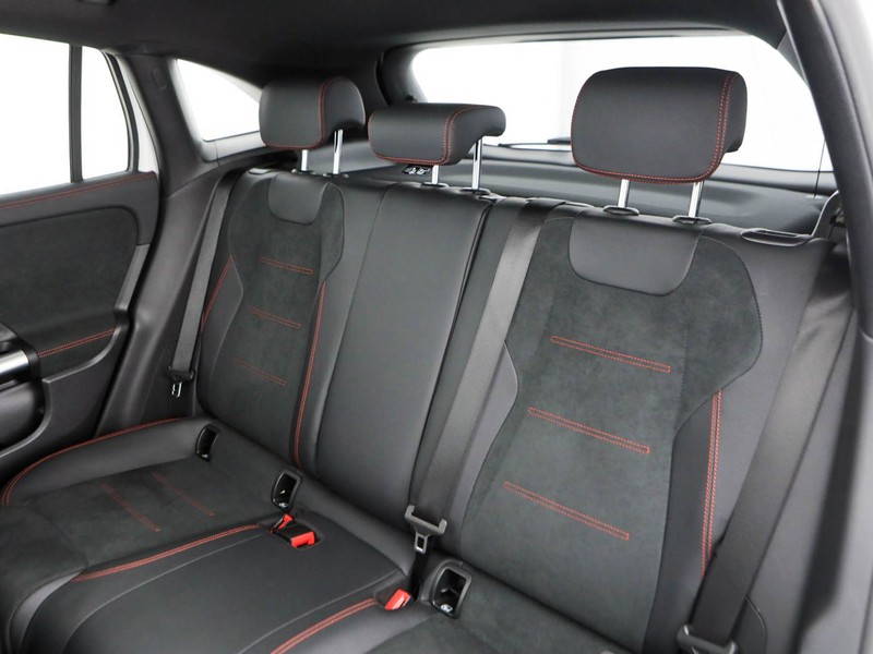 Mercedes GLA 200 d premium auto diesel bianco