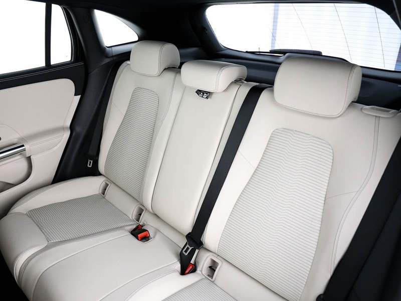 Mercedes GLA 200 d sport plus auto diesel nero
