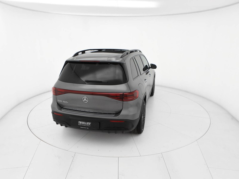 Mercedes EQB 250+ amg line premium elettrica grigio