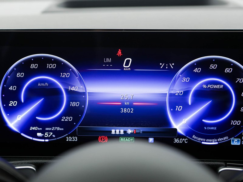 Mercedes EQB 250+ amg line premium elettrica grigio