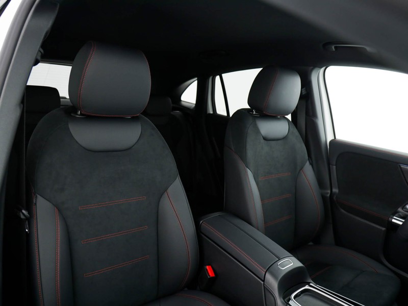Mercedes GLA 180  d Automatic diesel bianco