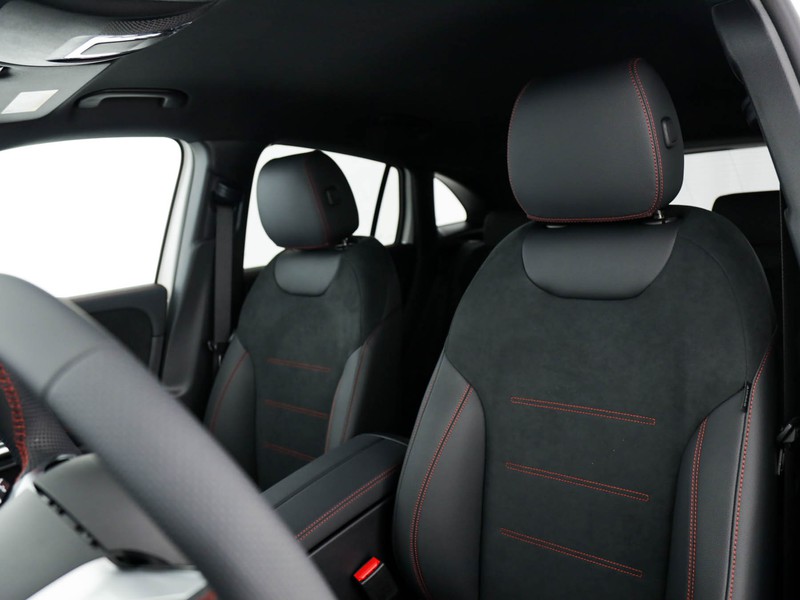 Mercedes GLA 180  d Automatic diesel bianco