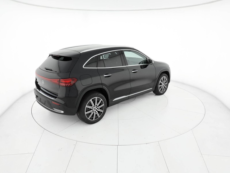 Mercedes EQA 250+ Street Edition  nero
