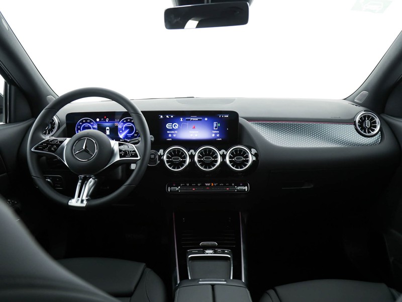 Mercedes EQA 250+ Street Edition  nero