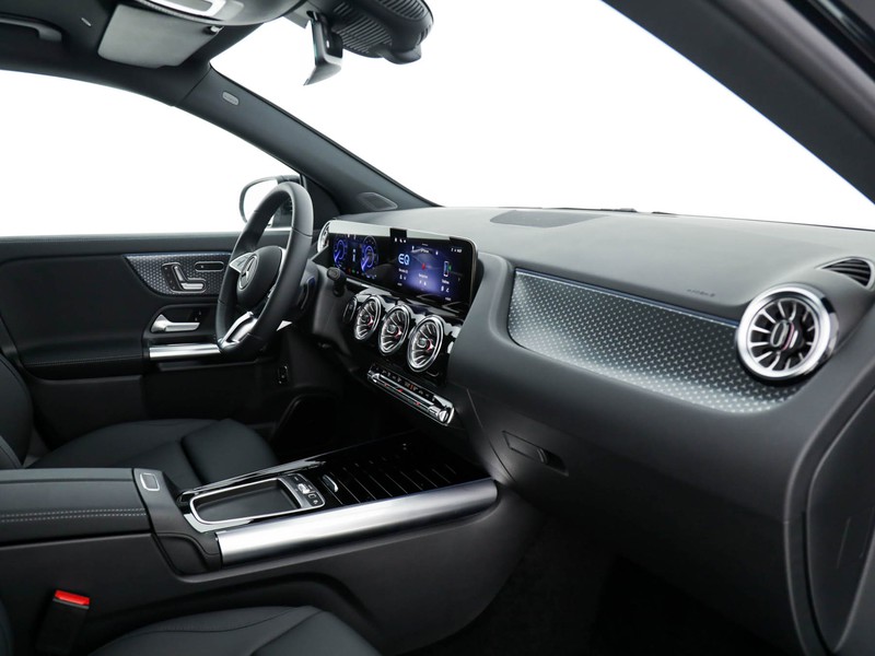 Mercedes EQA 250+ Street Edition  nero