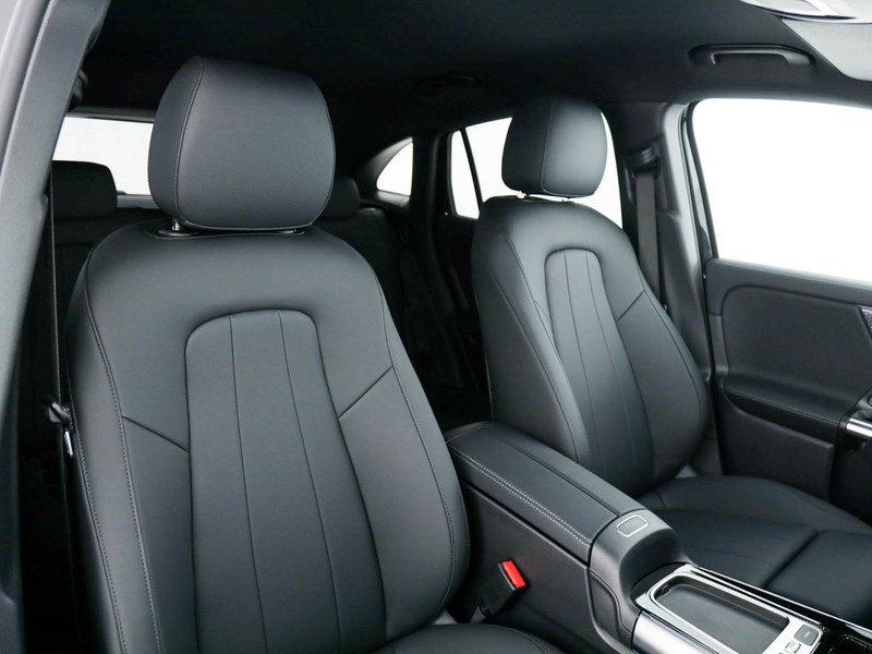 Mercedes EQA 250+ Street Edition  nero