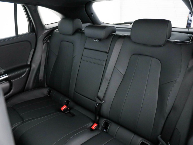 Mercedes EQA 250+ Street Edition  nero