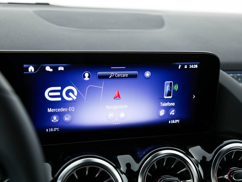 Mercedes EQA 250+ Street Edition  nero