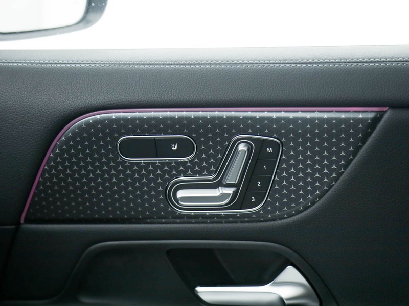Mercedes EQA 250+ Street Edition  nero