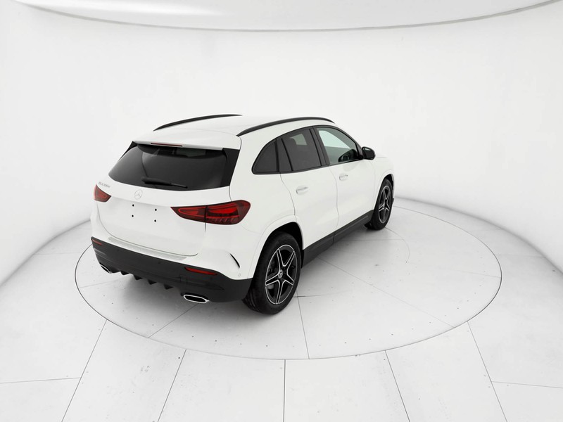 Mercedes GLA 180  d Automatic diesel bianco