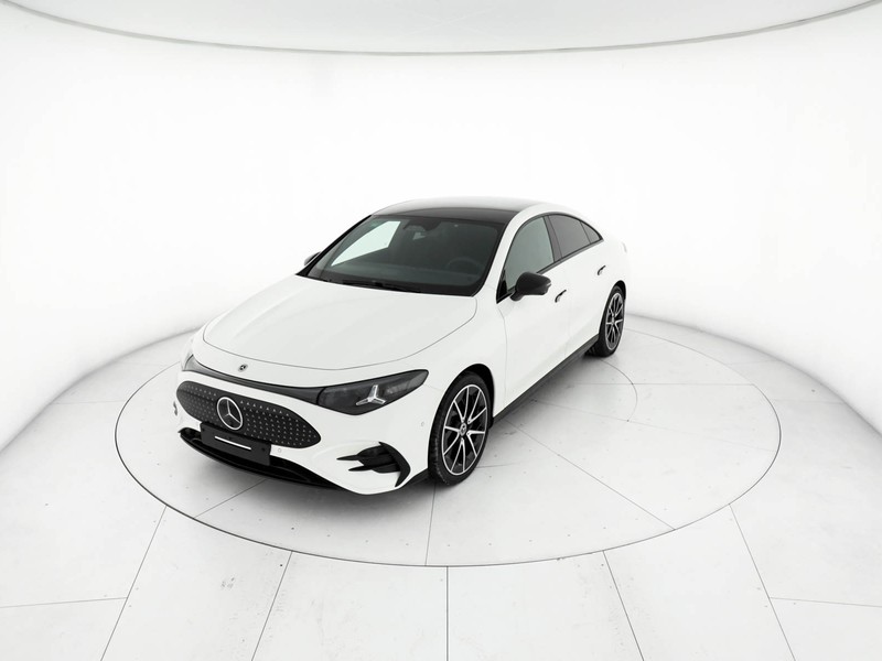 Mercedes CLA Coupè 250+ con tecnologia EQ  bianco
