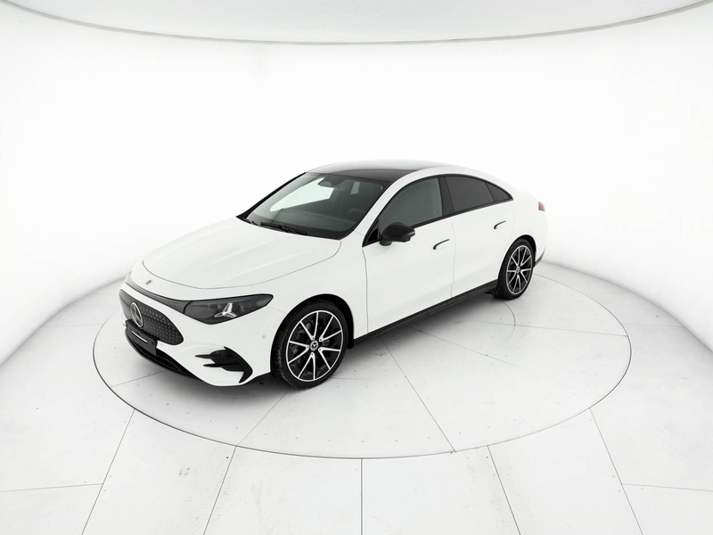 Mercedes CLA Coupè 250+ con tecnologia EQ  bianco