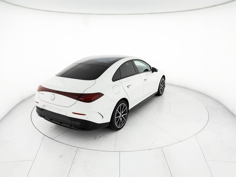 Mercedes CLA Coupè 250+ con tecnologia EQ  bianco