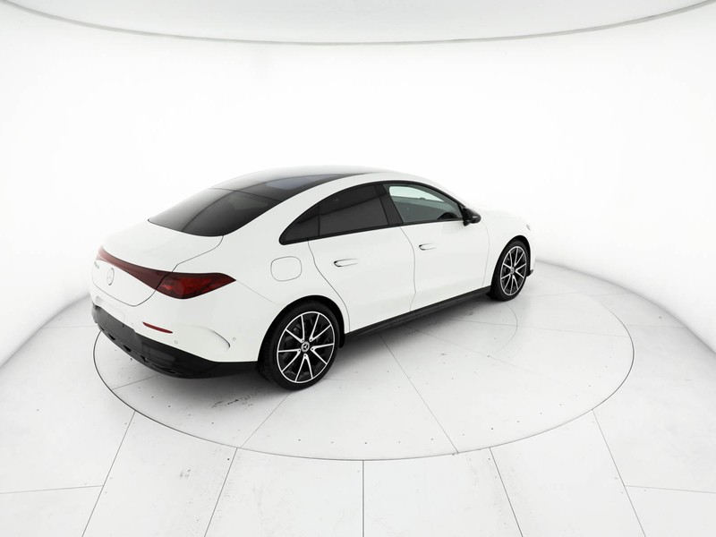 Mercedes CLA Coupè 250+ con tecnologia EQ  bianco